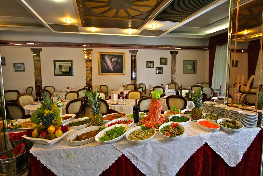 Hotel Vienna Ostenda E Ristorante Il Danubio Rimini Exterior foto